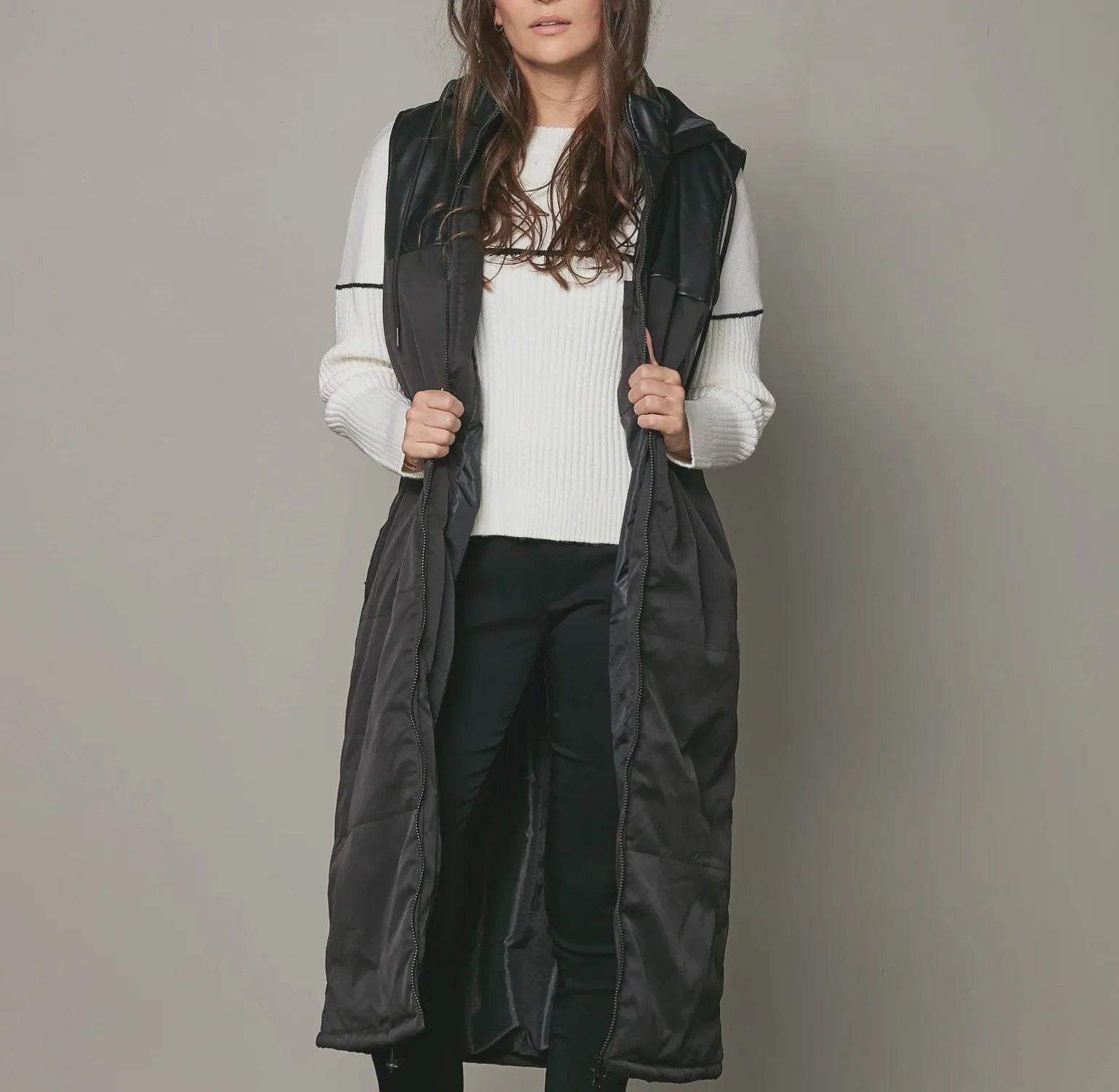 8155 Vonne Black Long Vest