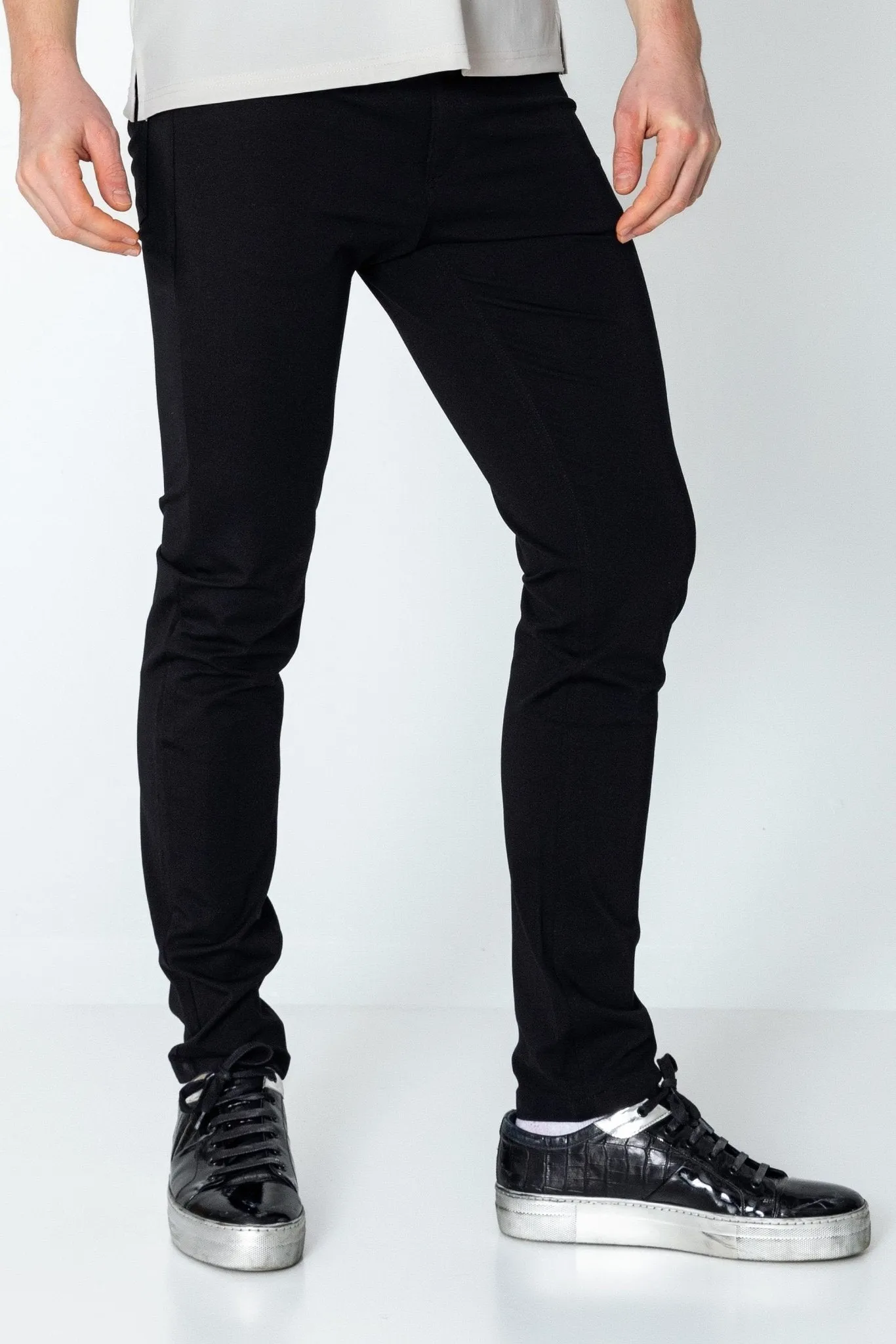 Lightweight Fitted Casual Pants - Black