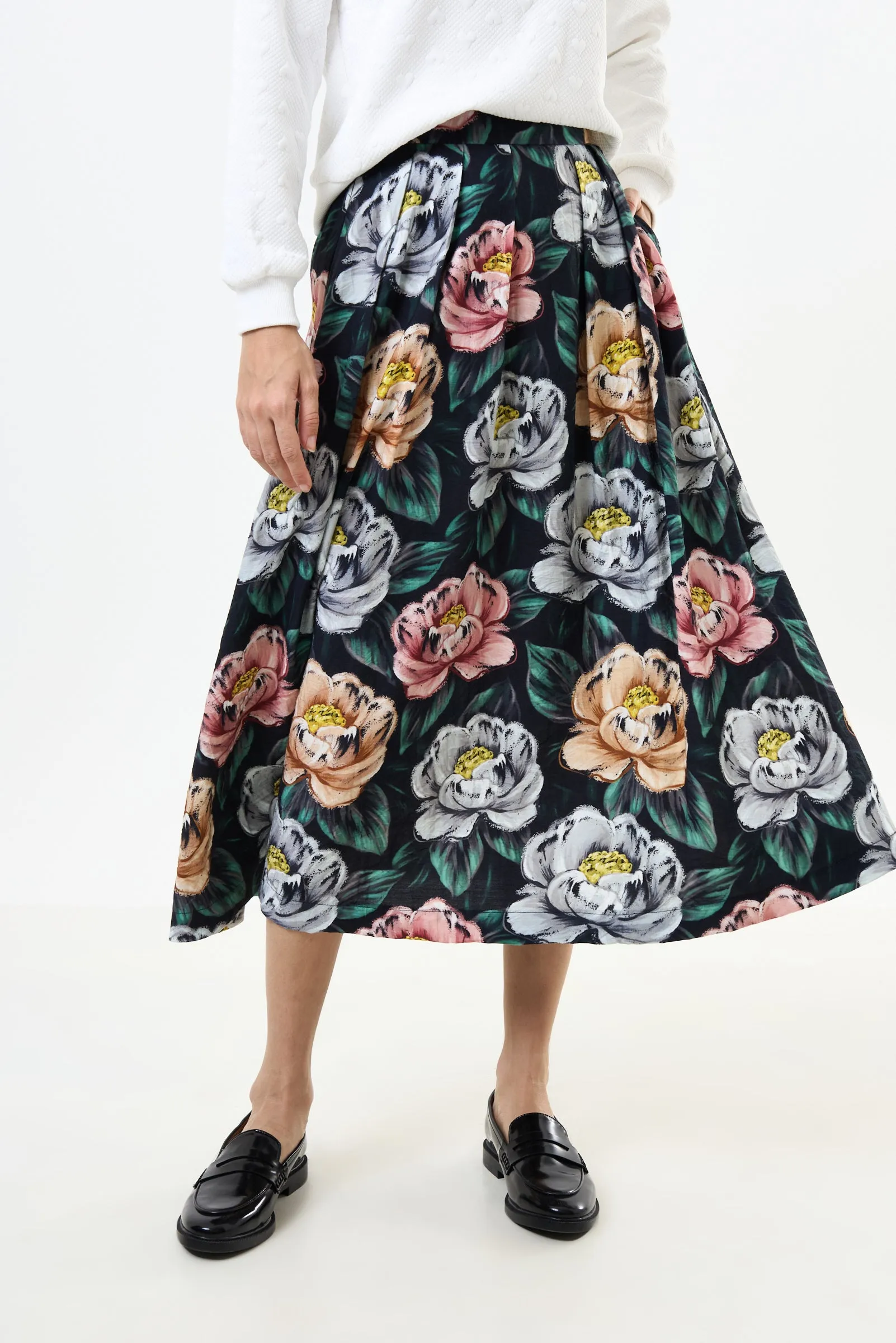 Lizea Peonies Print Pleated Midi Skirt - Black